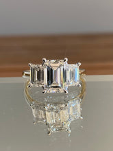 Load image into Gallery viewer, Lab Grown Diamond Ring
