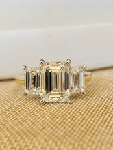 Load image into Gallery viewer, Lab Grown Diamond Ring
