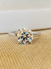 Load image into Gallery viewer, Lab Grown Diamond Ring
