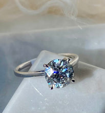 Load image into Gallery viewer, Lab Grown Diamond Ring
