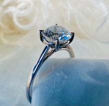 Load image into Gallery viewer, Lab Grown Diamond Ring
