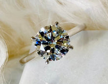 Load image into Gallery viewer, Lab Grown Diamond Ring
